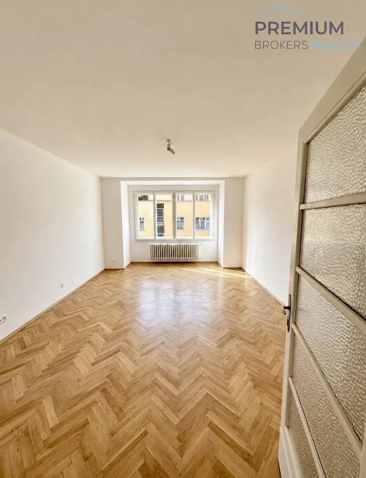 Pronájem bytu 1+kk 37 m², Praha - Vinohrady